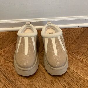 UGG Women's Tazz Sunwave Flats. Size 8